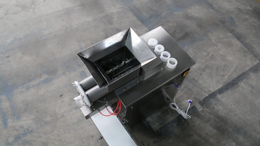 Dough divider with interchangeable molds for 2–800 g dough portions