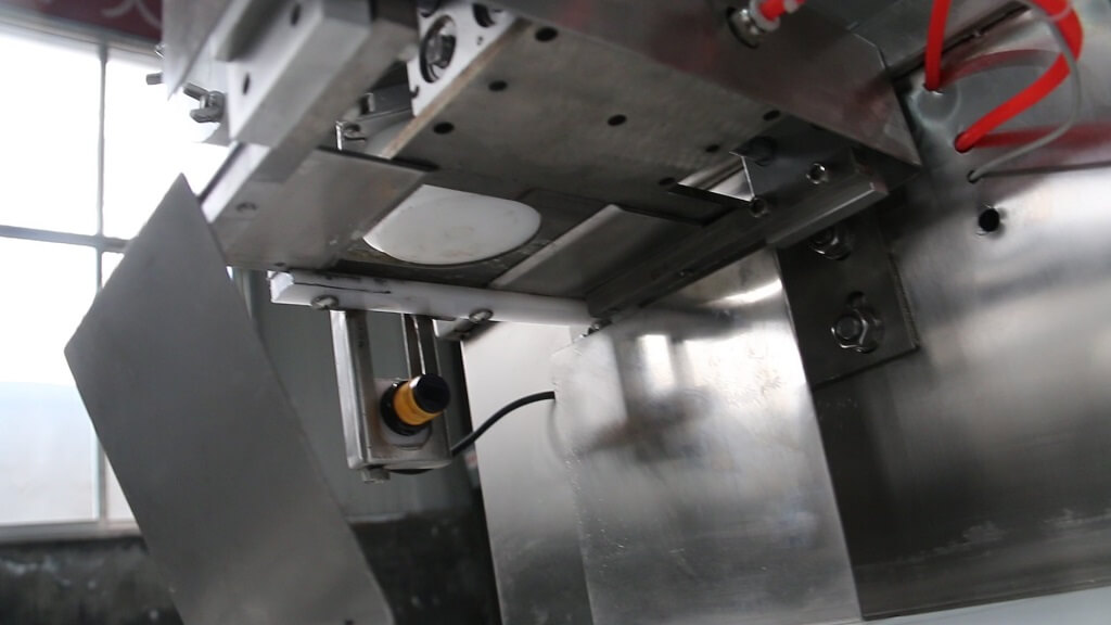High-precision dough cutting system with ±1% dividing accuracy