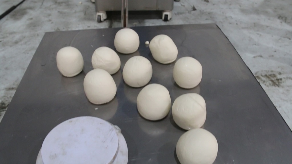 uniform dough balls output from divider and rounder system